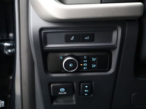 Used 2024 Ford Expedition XLT image 13