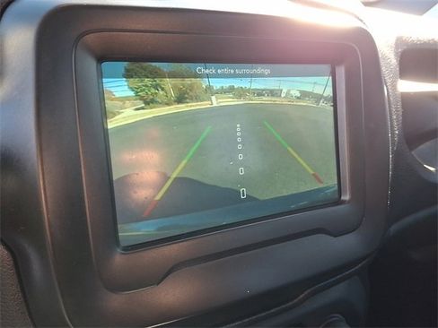 Used 2021 Jeep Renegade Latitude image 4