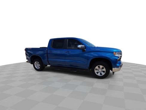 Used 2022 Chevrolet Silverado 1500 LT AWD/4WD image 2