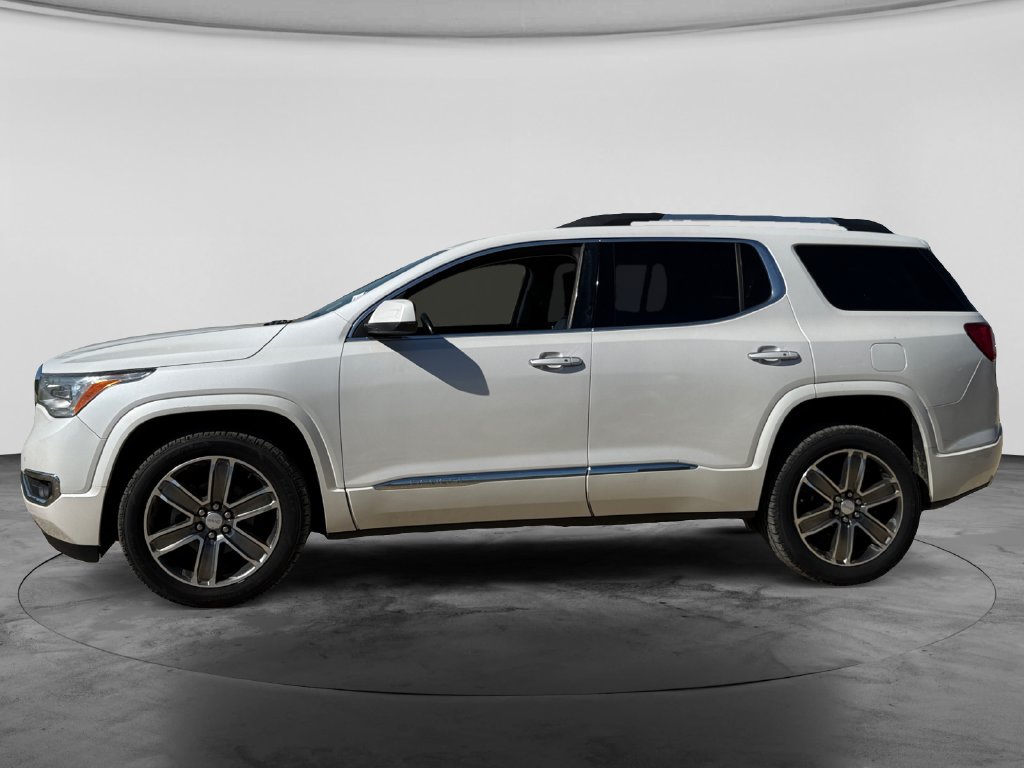 Used 2017 GMC Acadia Denali w/ Technology Package AWD/4WD image 4