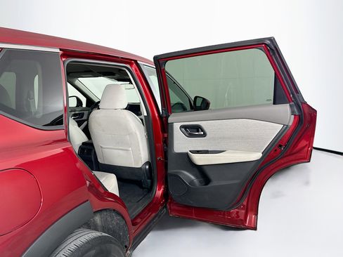 Used 2023 Nissan Rogue SV image 28