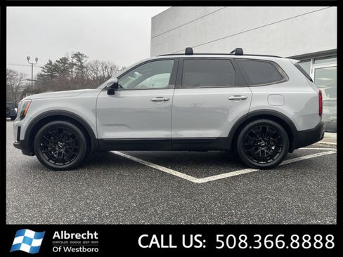 Used 2022 Kia Telluride SX w/ SX Prestige Package image 2