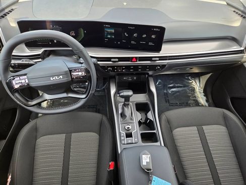 Certified 2026 Kia Sorento LX FWD image 21