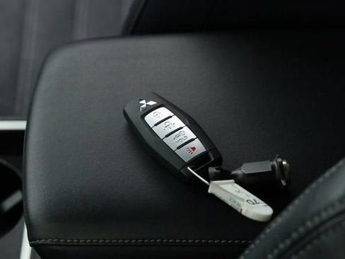 Used 2023 Mitsubishi Outlander SE FWD image 32