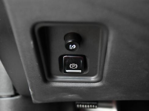 Used 2024 Chevrolet Corvette Stingray Convertible w/ 1LT image 40