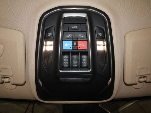 Used 2022 Jeep Grand Cherokee Limited AWD/4WD image 34