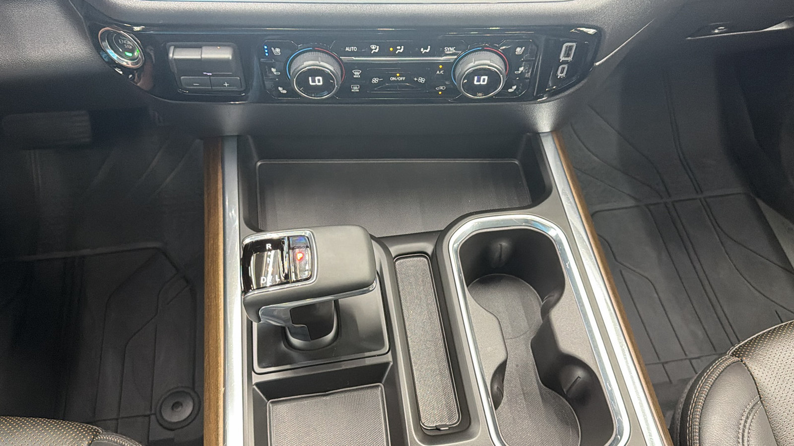 Used 2026 Chevrolet Silverado 1500 High Country w/ Midnight Edition AWD/4WD image 24