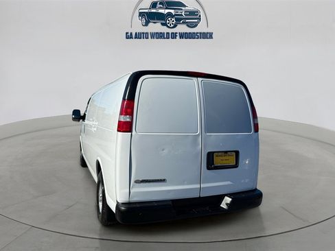 Used 2017 Chevrolet Express 3500 Extended image 3