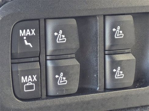 Used 2023 BMW X7 xDrive40i w/ Executive Package image 15