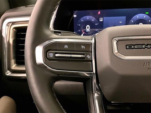 Used 2025 GMC Canyon Denali image 23