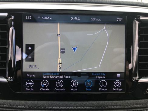 Used 2018 Chrysler Pacifica Limited w/ Tire & Wheel Group FWD image 32