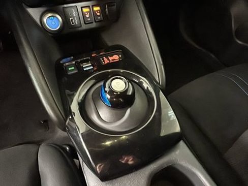 Used 2022 Nissan Leaf SV w/ SV Technology Package FWD image 21