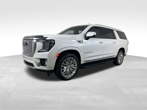 Used 2023 GMC Yukon XL Denali image 2