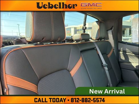 Used 2024 GMC Canyon AT4 w/ AT4 Premium Package AWD/4WD image 5