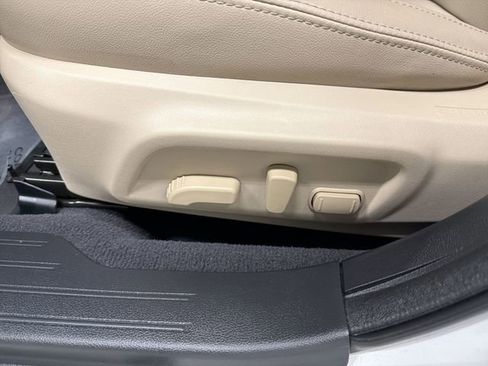 Used 2016 Subaru Legacy 3.6R Limited image 22