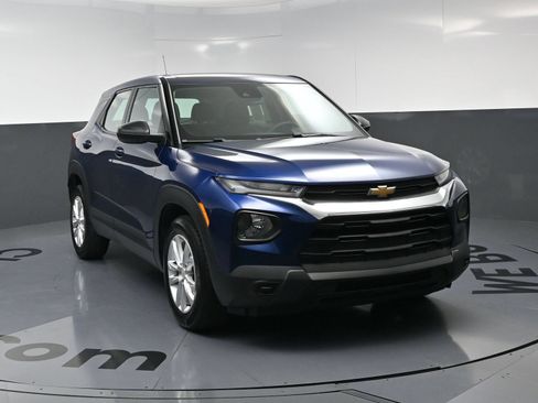 Used 2023 Chevrolet TrailBlazer LS FWD image 3