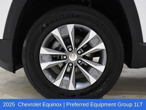 Used 2025 Chevrolet Equinox LT FWD image 6