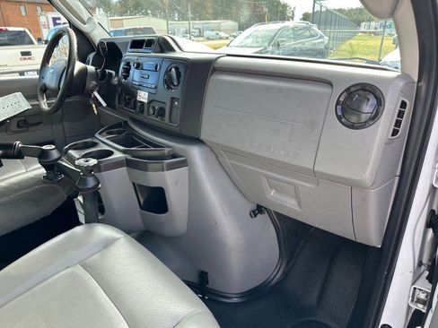 Used 2014 Ford E-250 and Econoline 250 w/ Power Group image 28