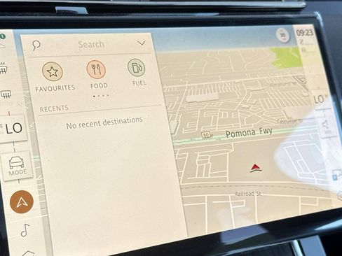 New 2026 Land Rover Range Rover Velar Dynamic SE image 22