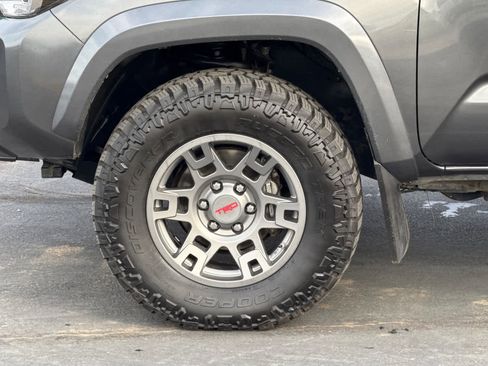 Used 2016 Toyota Tacoma TRD Sport image 31