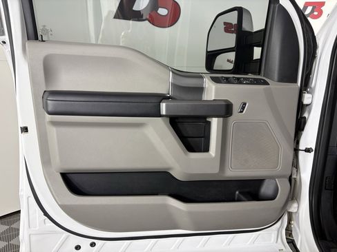 Used 2019 Ford F250 XLT w/ XLT Premium Package image 15