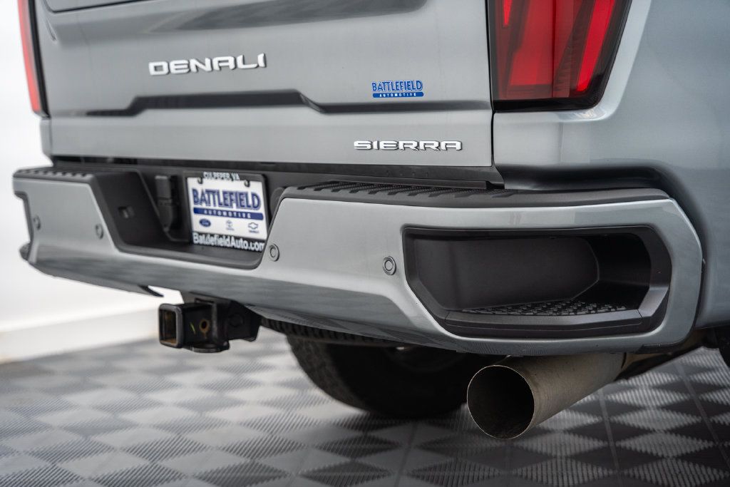 Used 2025 GMC Sierra 3500 Denali w/ Denali Reserve Package AWD/4WD image 10