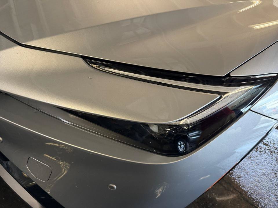 Certified 2025 Toyota Prius XLE FWD image 30