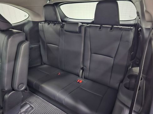 Used 2024 Toyota Highlander XLE AWD/4WD image 11