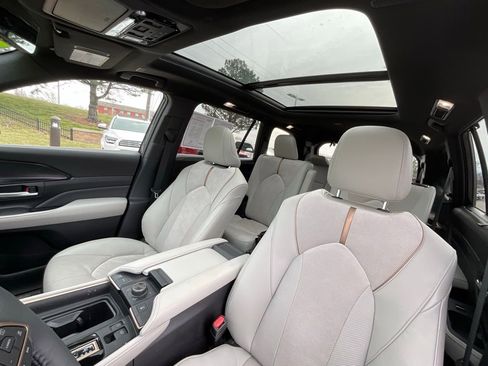 Certified 2025 Toyota Grand Highlander AWD Hybrid image 10