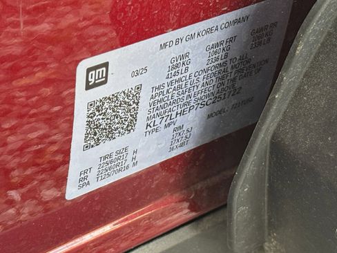 Used 2025 Chevrolet Trax LT FWD image 30