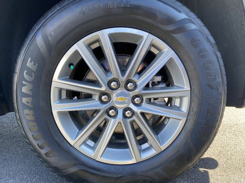 Used 2023 Chevrolet Traverse LS image 14