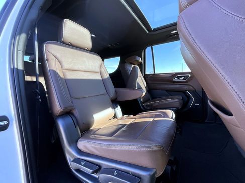 Used 2023 Chevrolet Suburban High Country image 22