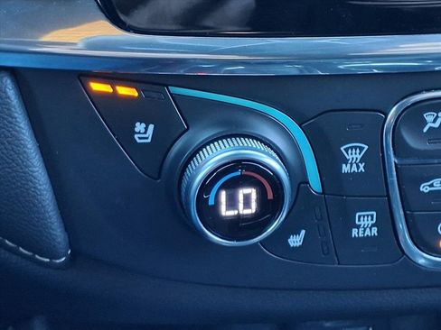 Used 2023 Chevrolet Traverse Premier image 18