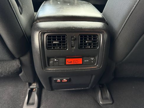 Used 2020 Nissan Pathfinder SV FWD image 36