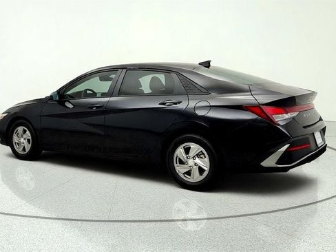 Used 2025 Hyundai Elantra SE w/ Cargo Package FWD image 7