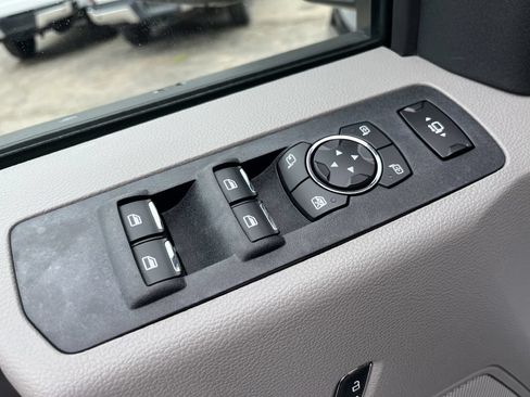 Used 2019 Ford F250 XLT w/ XLT Premium Package AWD/4WD image 19