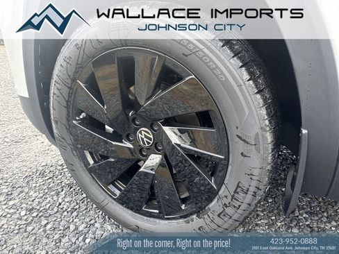 New 2026 Volkswagen Atlas Cross Sport SE AWD/4WD image 8