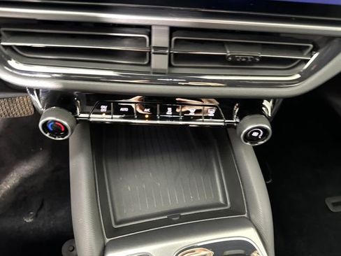 Used 2024 Chevrolet Equinox EV RS image 23