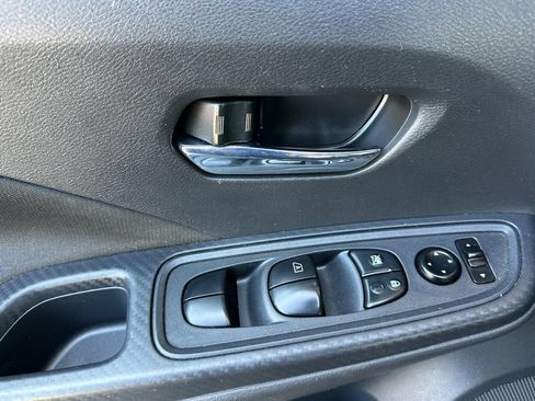 Used 2021 Nissan Versa SV FWD image 11