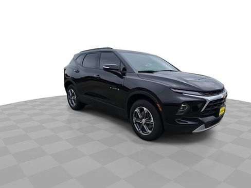 Used 2025 Chevrolet Blazer LT w/ LPO, Cargo Package FWD image 2