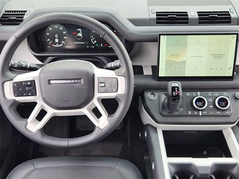 Used 2025 Land Rover Defender 110 X-Dynamic SE image 26