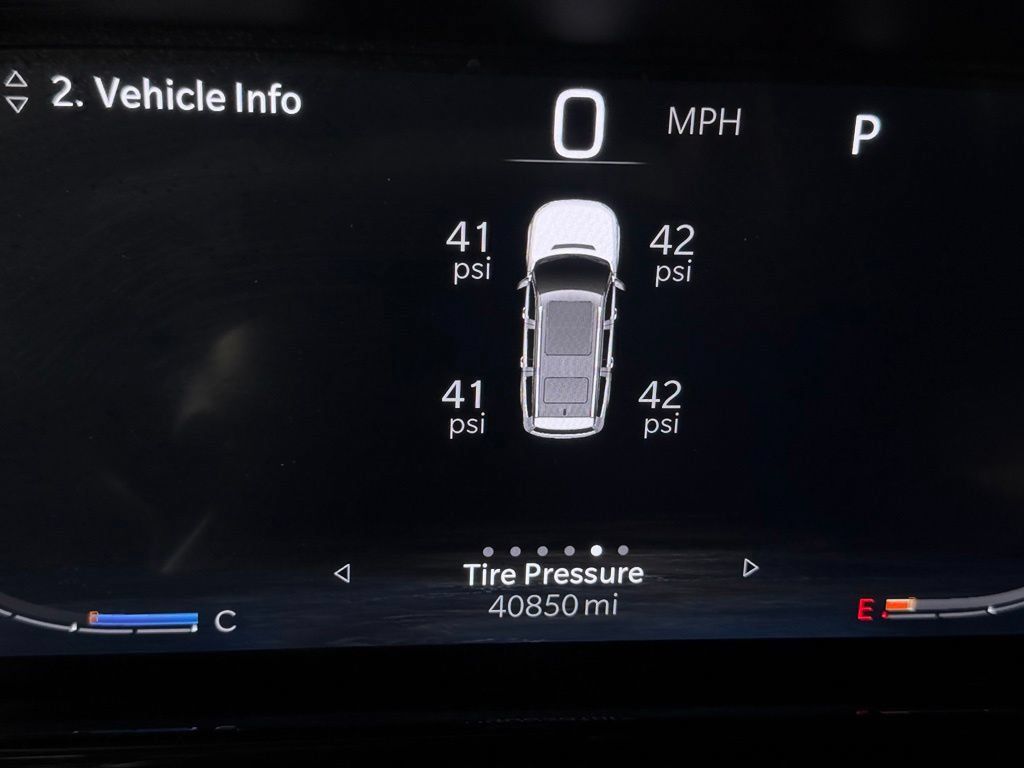 Used 2023 Jeep Grand Wagoneer Series III AWD/4WD image 12