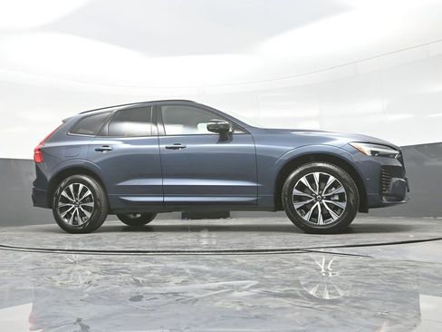 Used 2025 Volvo XC60 B5 Plus AWD/4WD image 27
