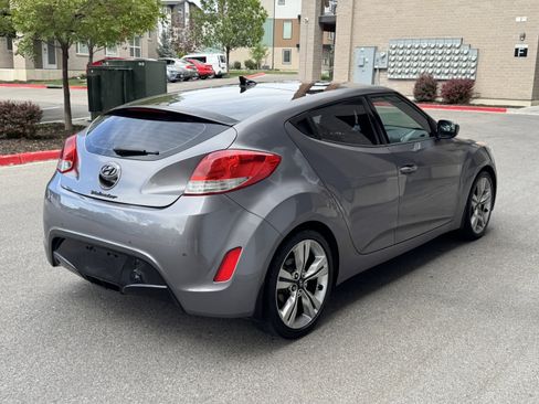 Used 2012 Hyundai Veloster w/ Style Pkg image 7
