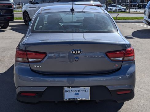 Used 2019 Kia Rio S image 3