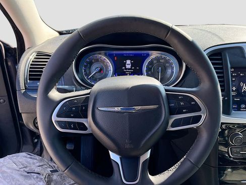 Used 2023 Chrysler 300 Touring w/ Sport Appearance Package image 11