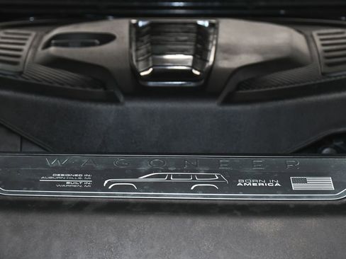 Used 2025 Jeep Wagoneer L Series II w/ 8-pass Seating Package image 72