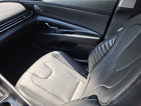 Used 2023 Hyundai Elantra Limited FWD image 15