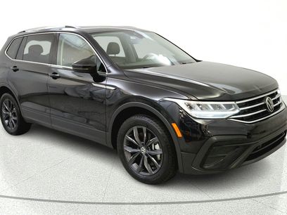 Used 2022 Volkswagen Tiguan SE w/ Panoramic Sunroof Package