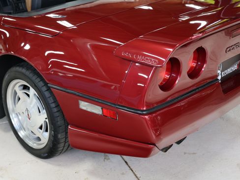 Used 1989 Chevrolet Corvette Convertible image 30
